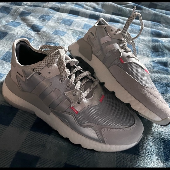 Adidas running shoes size 9.5 glow at night - Picture 2 of 3